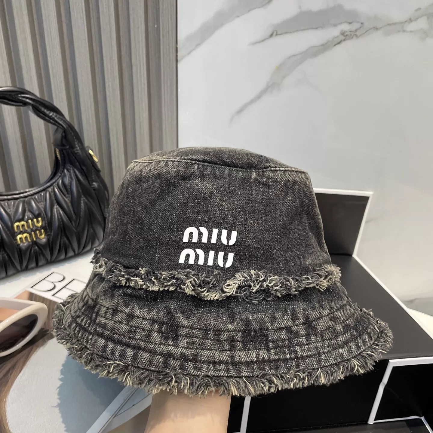 MIU MIU Caps Resilient 9827