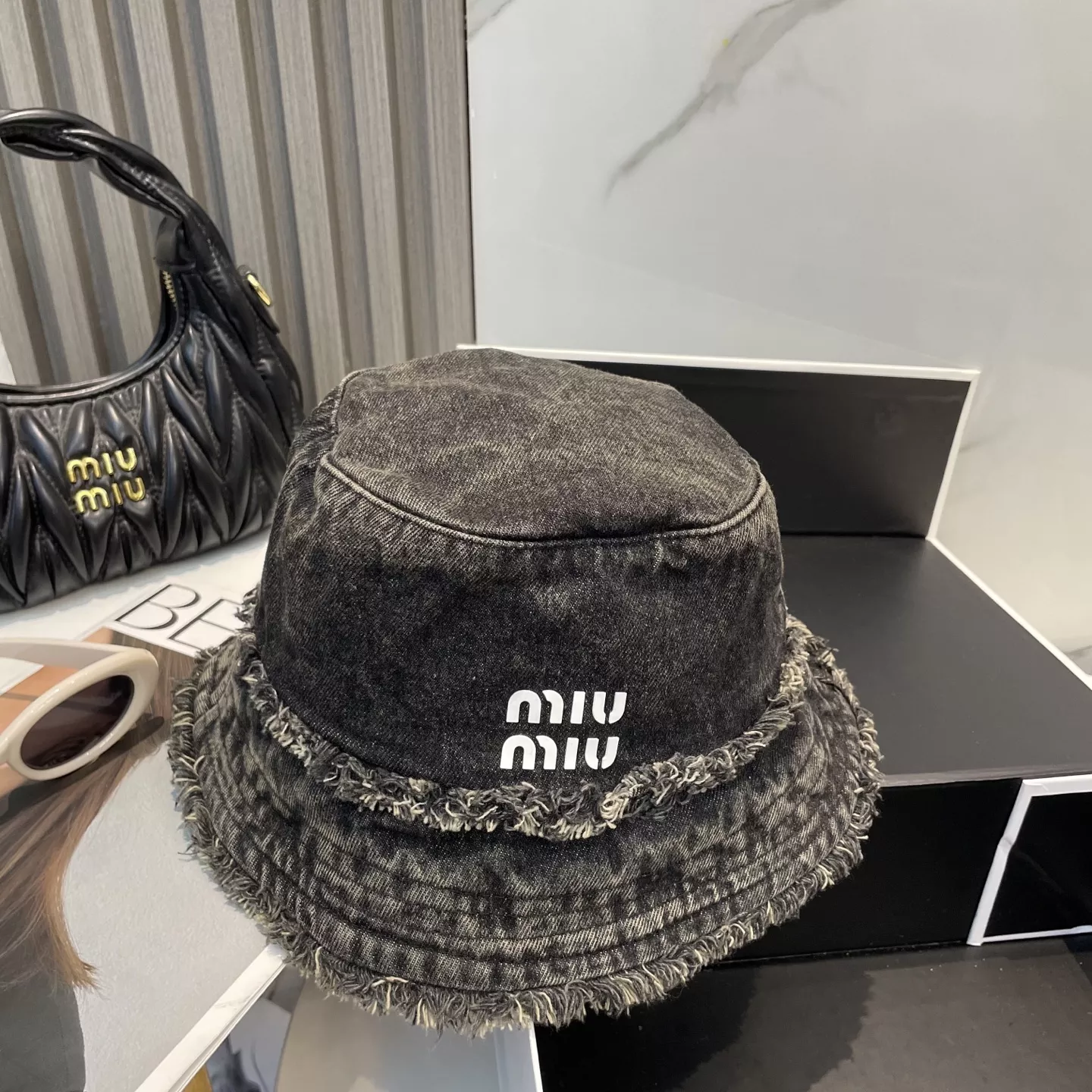 MIU MIU Caps Resilient 9827