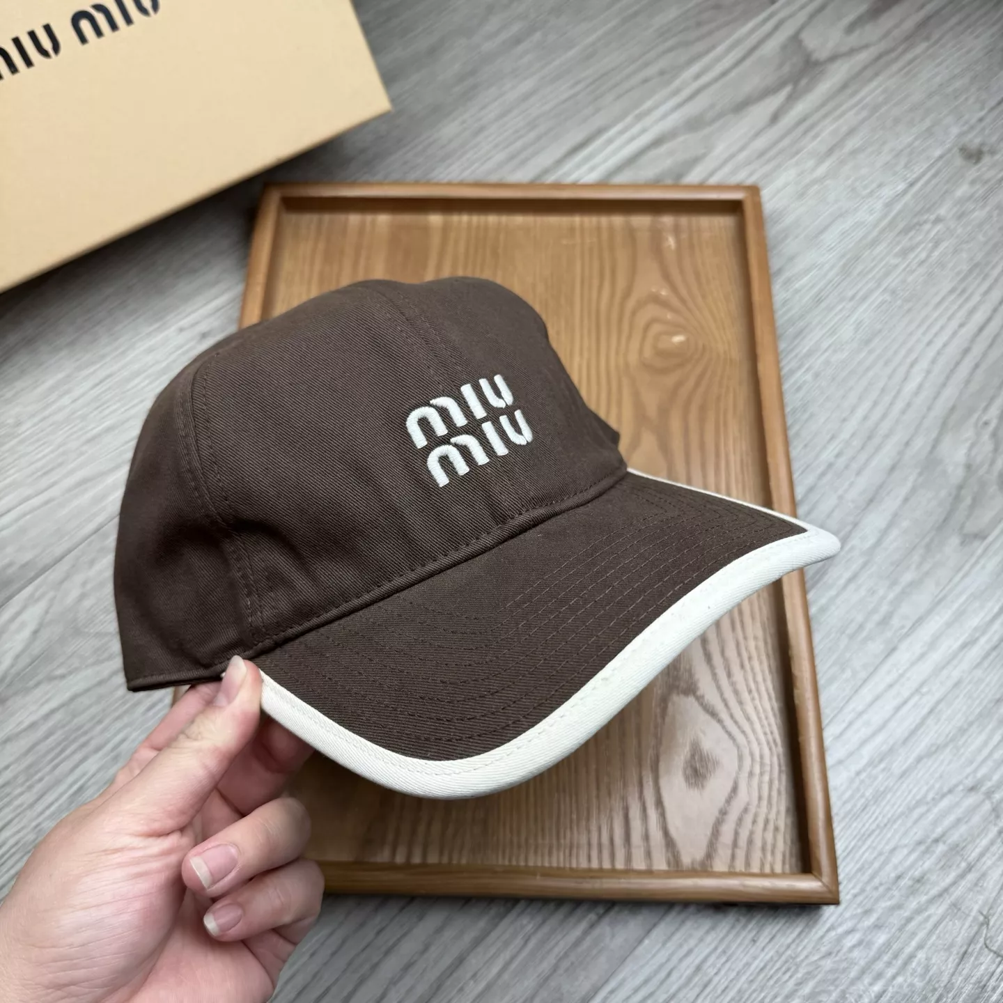 MIU MIU Caps Sleek 1794