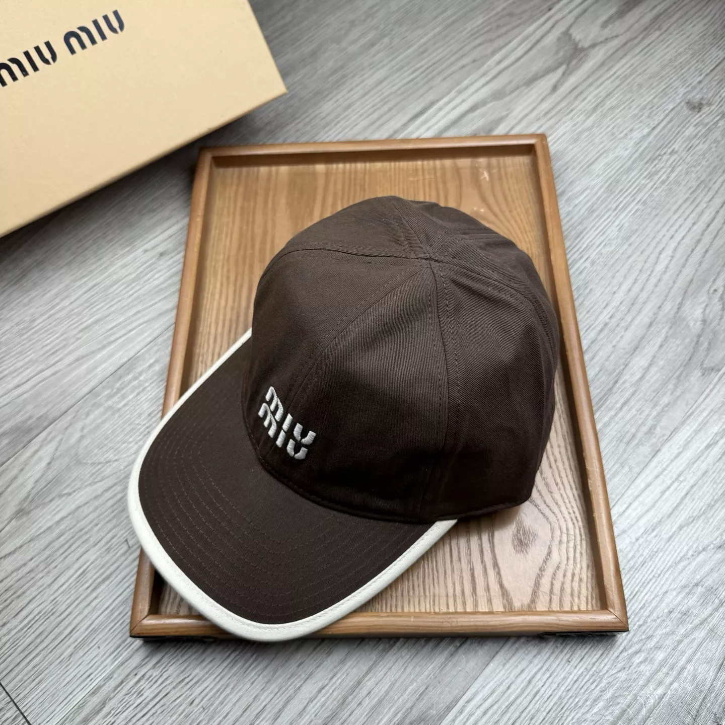 MIU MIU Caps Sleek 1794