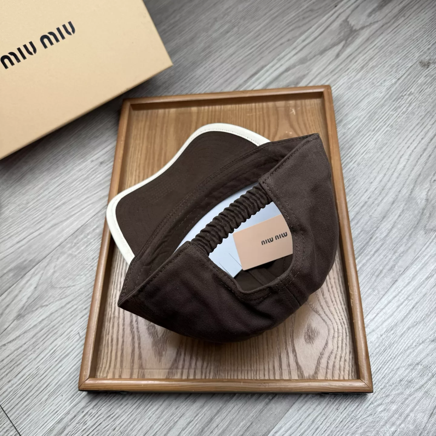 MIU MIU Caps Sleek 1794