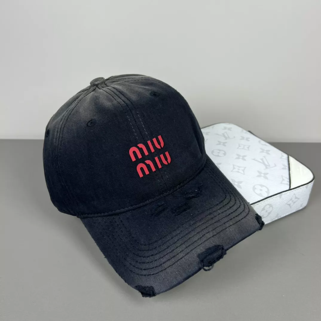 MIU MIU Caps Sleek 266