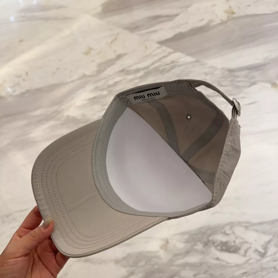 MIU MIU Caps Soft 1428