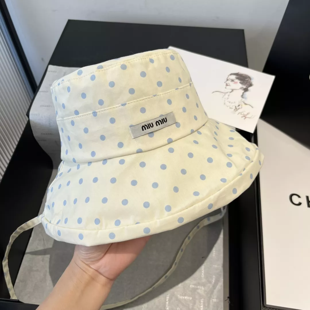 MIU MIU Caps Timeless 9937