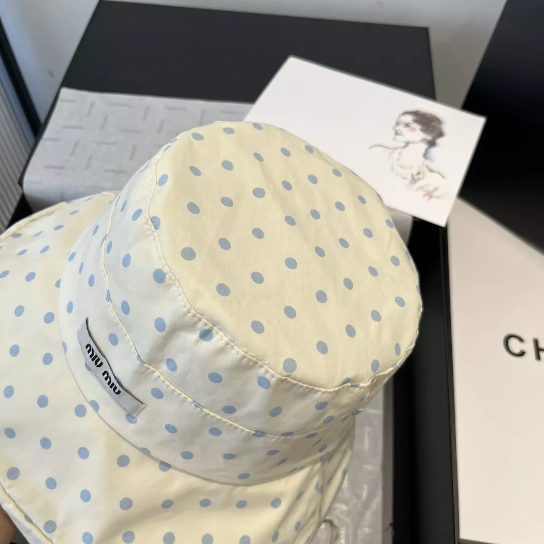 MIU MIU Caps Timeless 9937