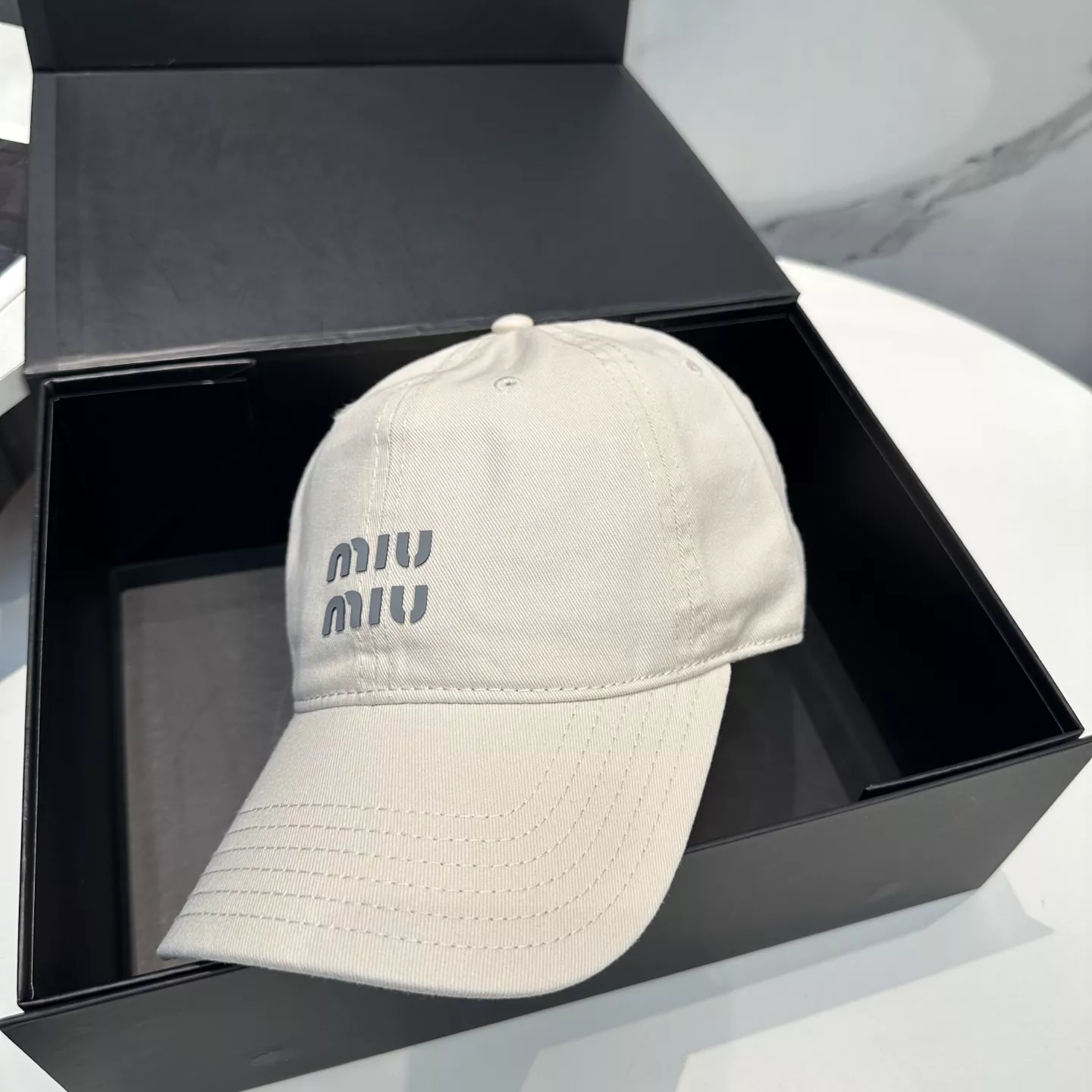 MIU MIU Caps Trendsetting 9045