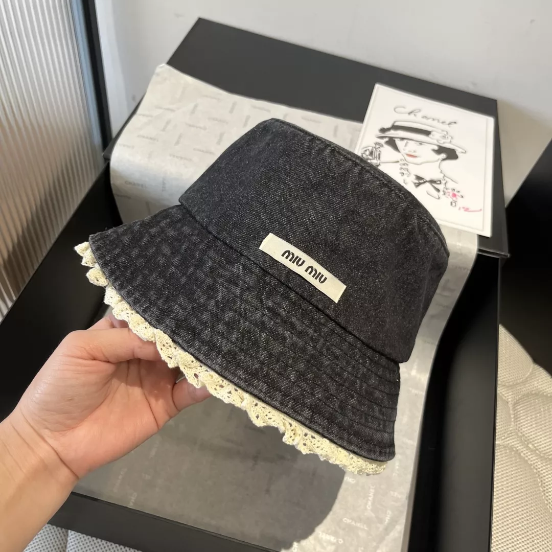 MIU MIU Caps Unique 6267