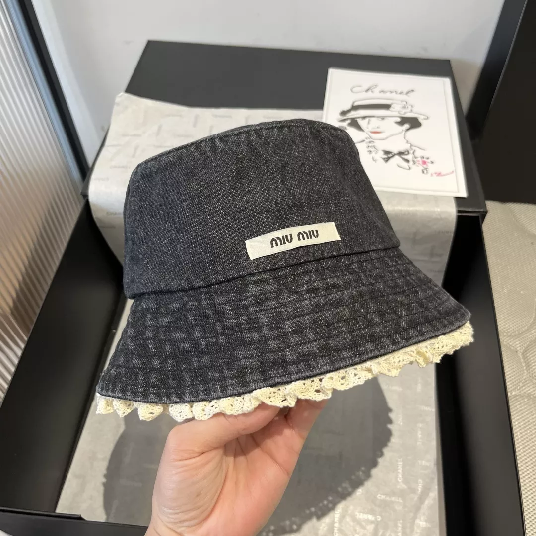 MIU MIU Caps Unique 6267