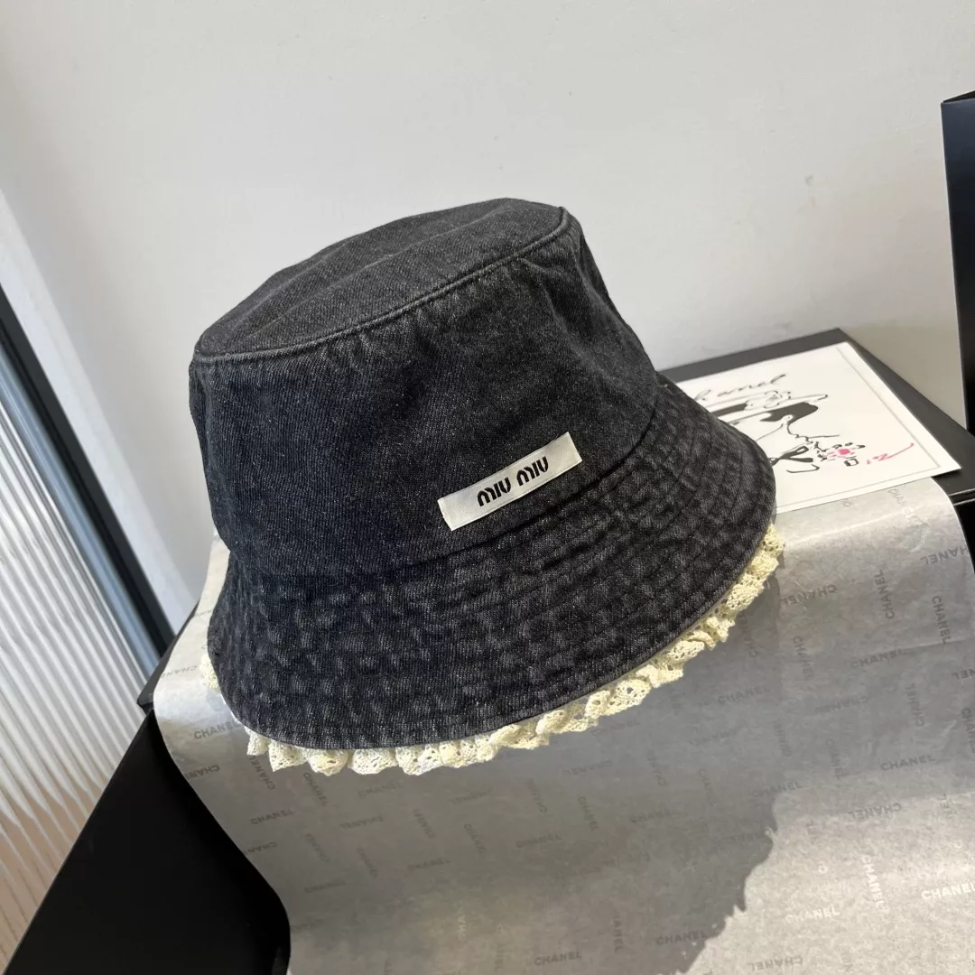 MIU MIU Caps Unique 6267