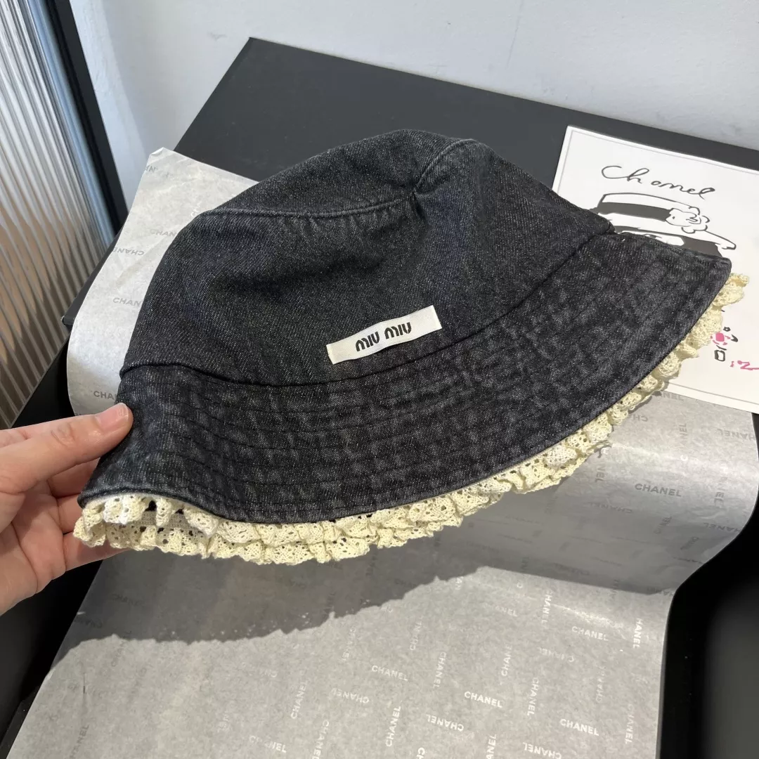 MIU MIU Caps Unique 6267