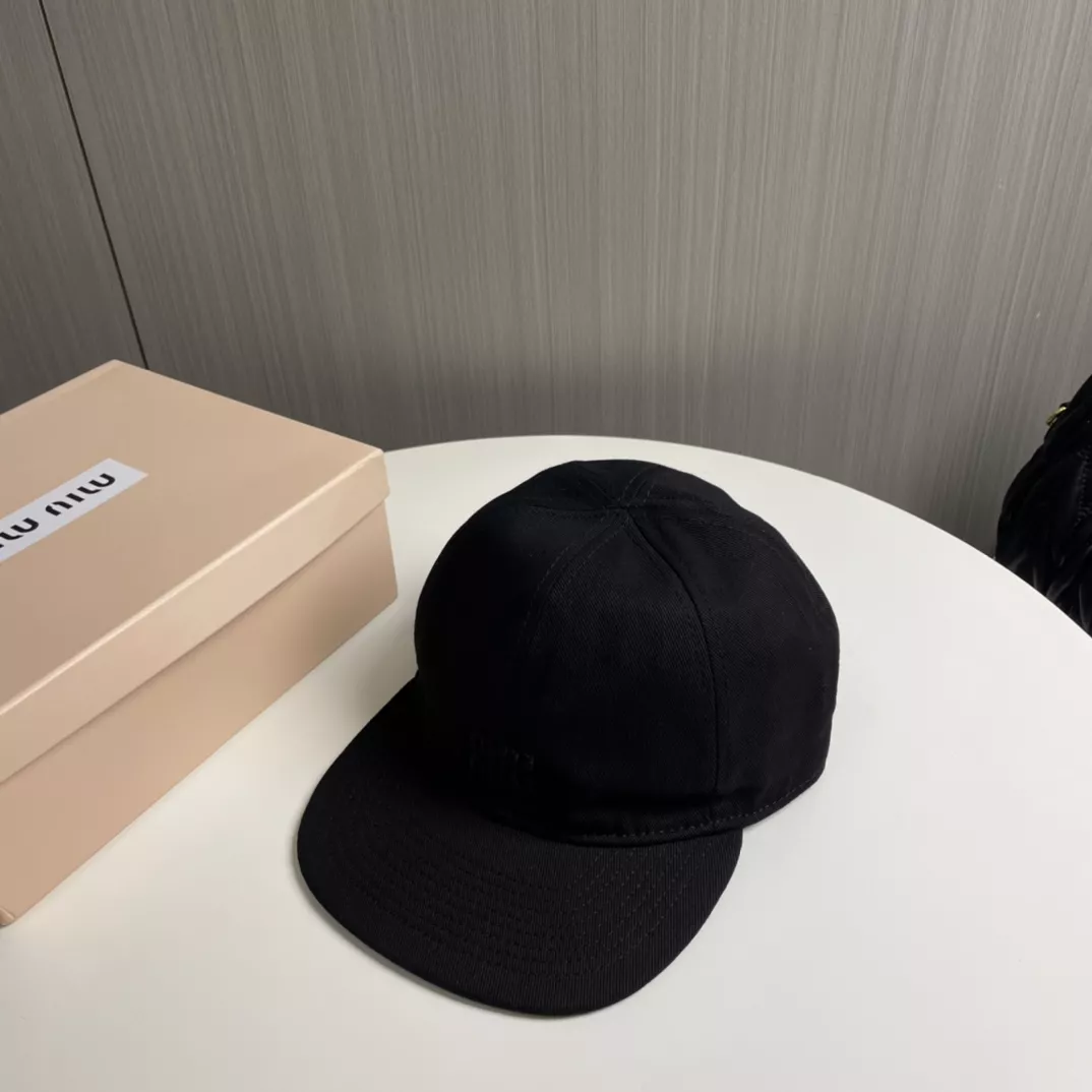 MIU MIU Caps UrbanStyle 9489