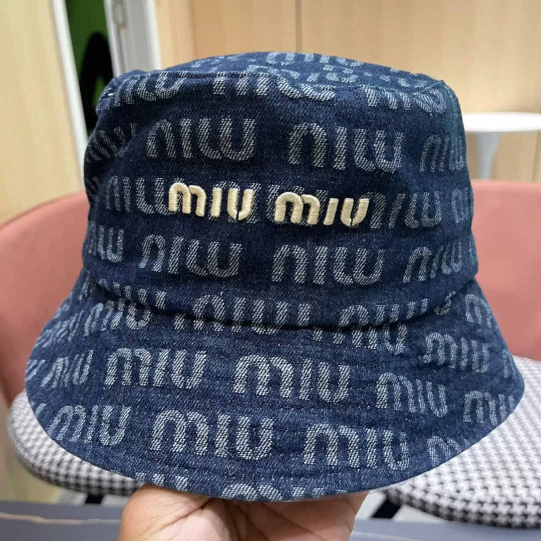 MIU MIU Caps Versatile 3055
