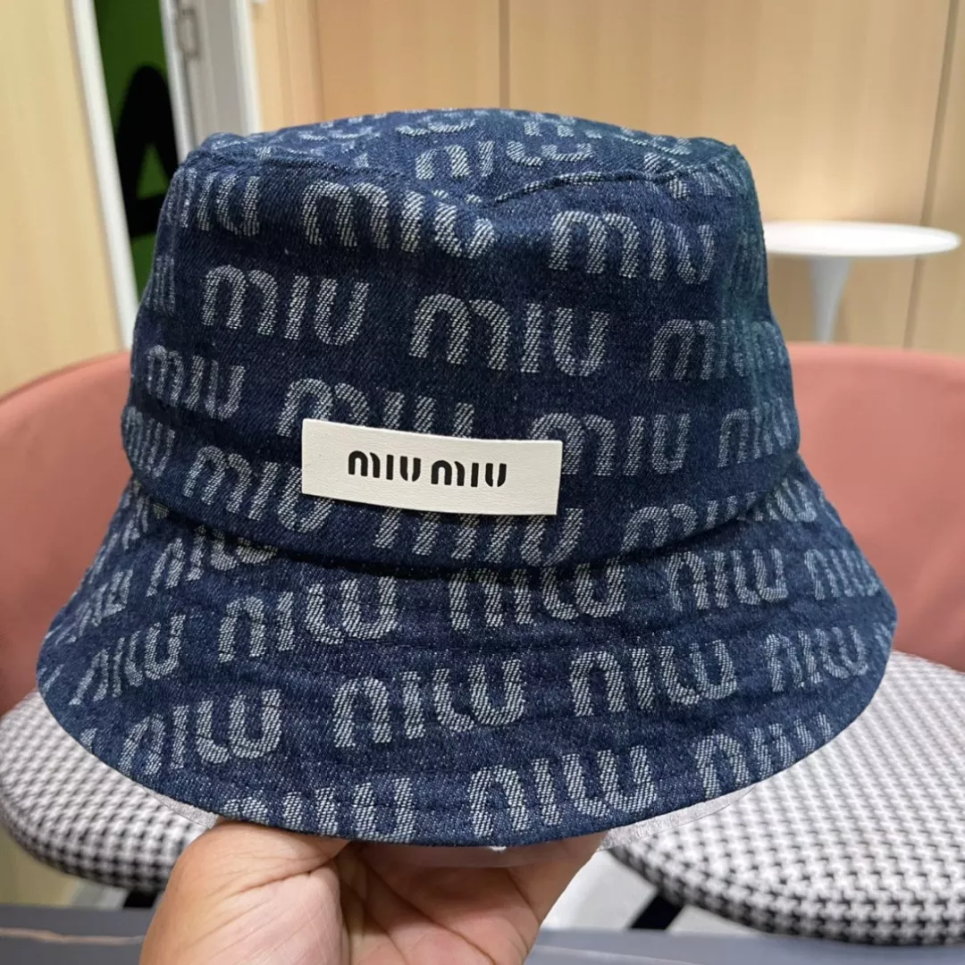 MIU MIU Caps Versatile 3055
