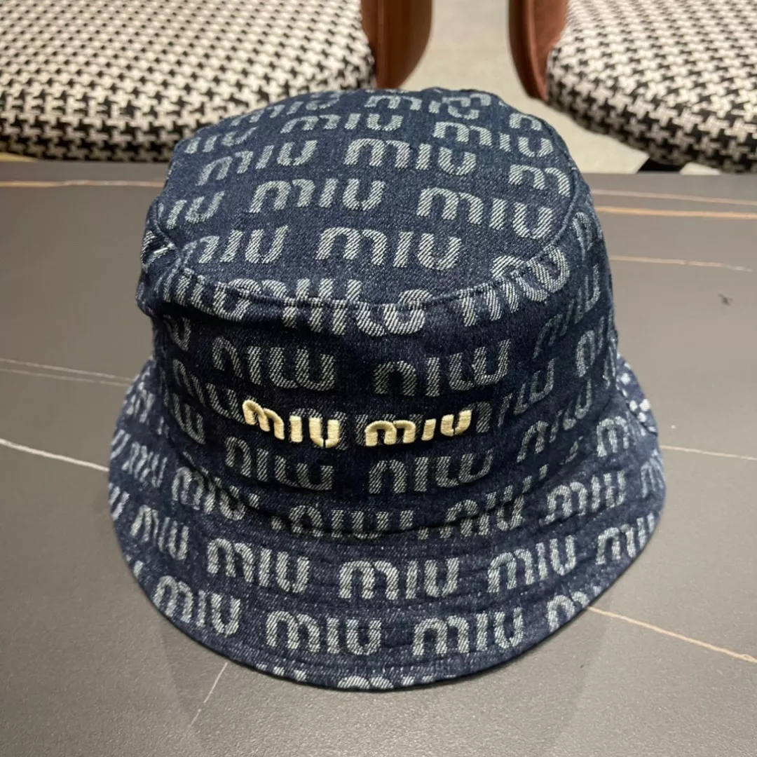 MIU MIU Caps Versatile 3055