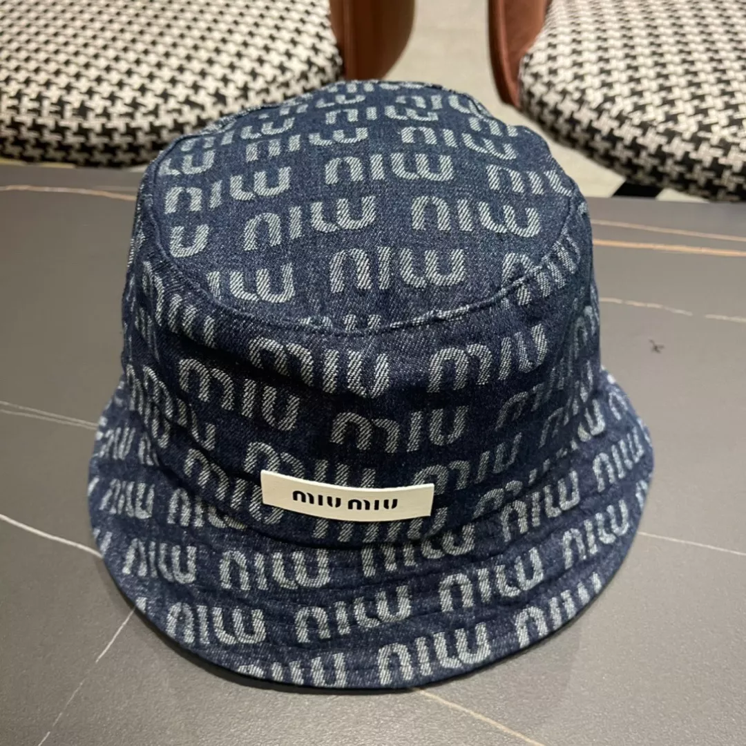 MIU MIU Caps Versatile 3055