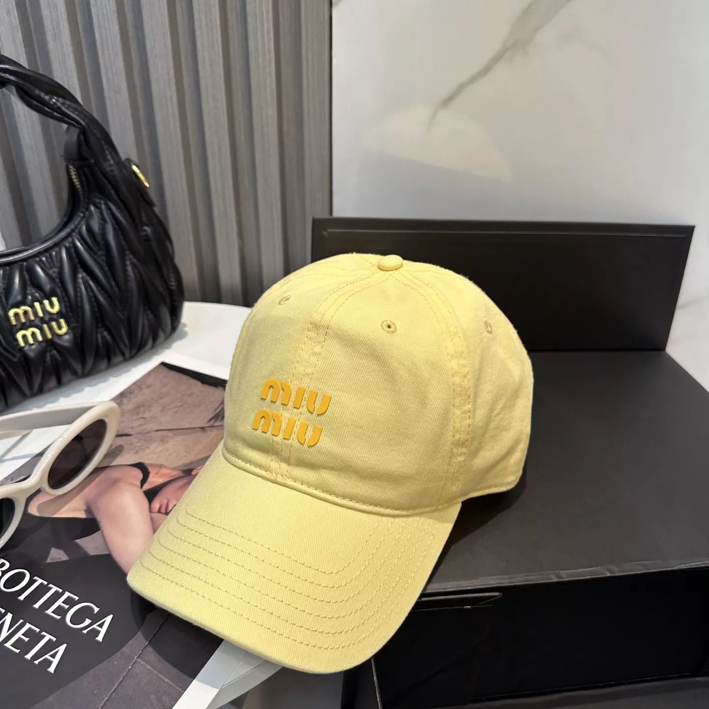 MIU MIU Caps Versatile 3240