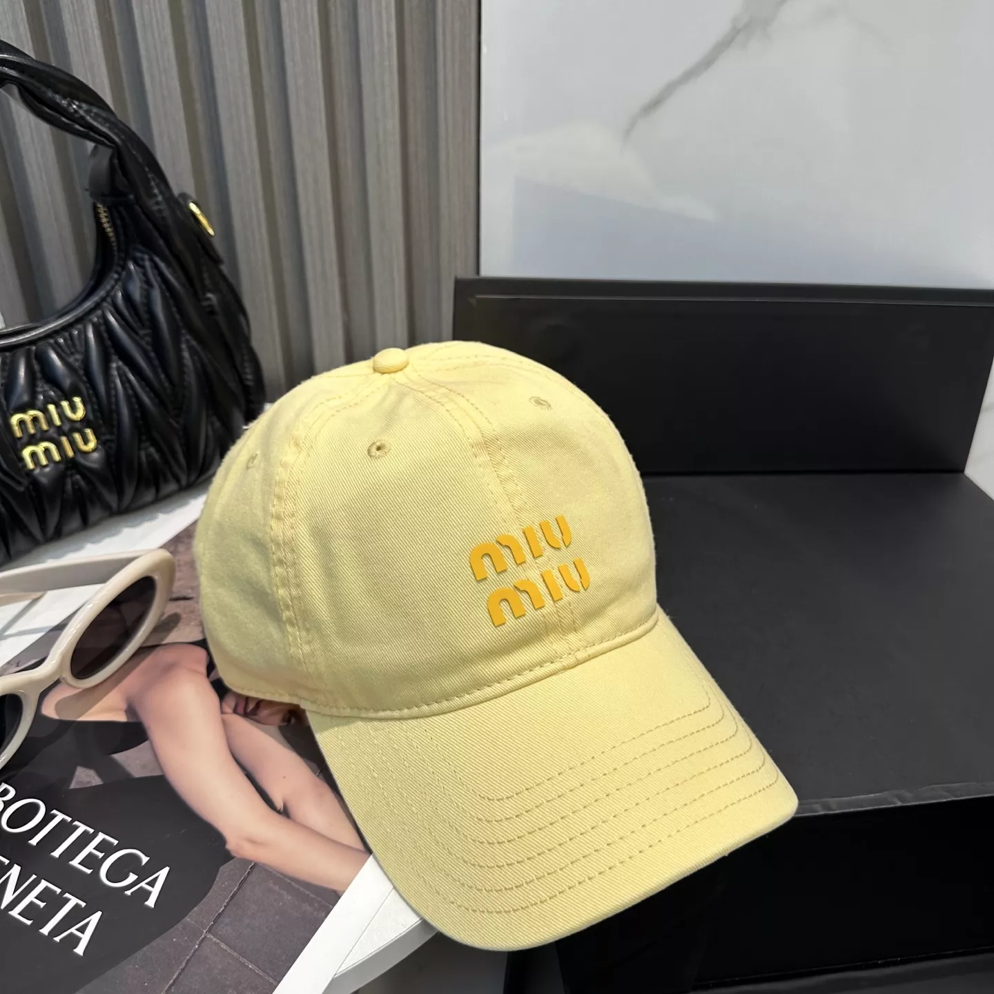 MIU MIU Caps Versatile 3240