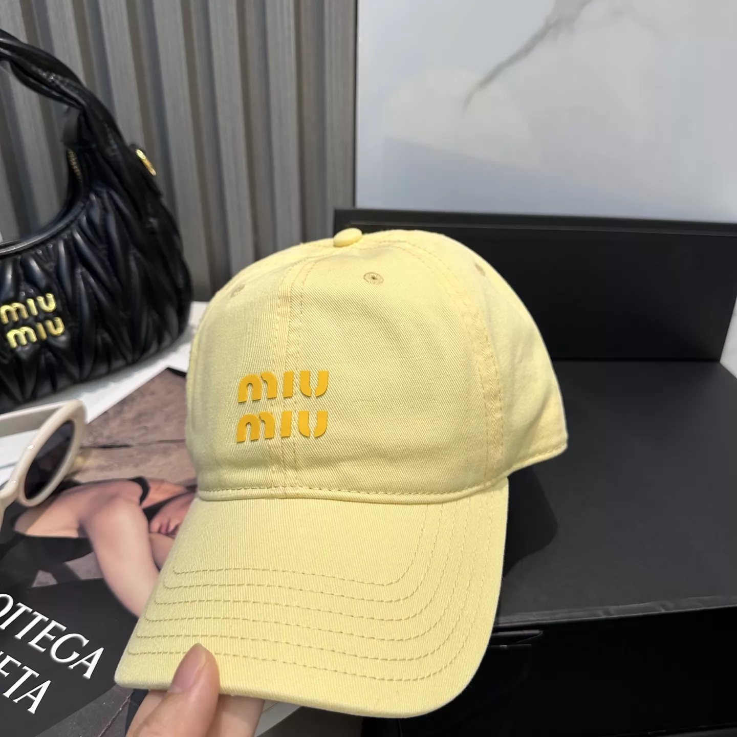 MIU MIU Caps Versatile 3240