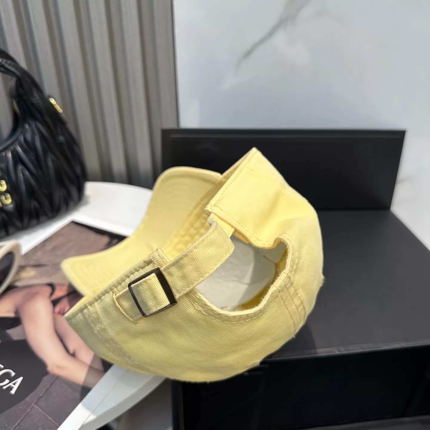 MIU MIU Caps Versatile 3240