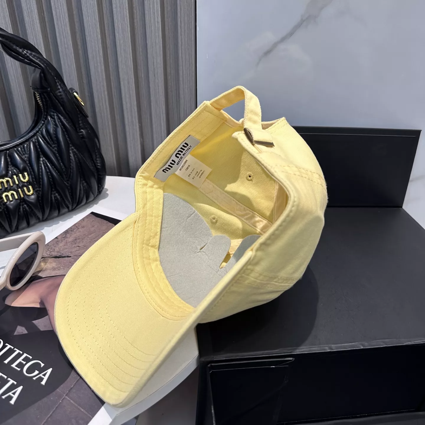MIU MIU Caps Versatile 3240