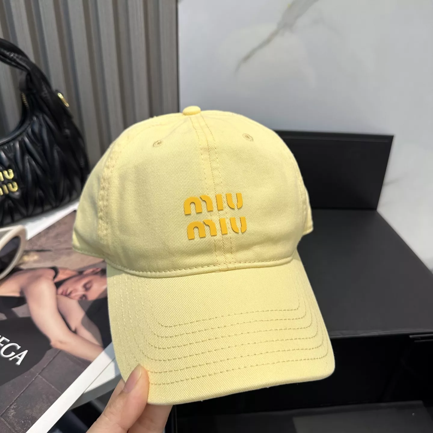MIU MIU Caps Versatile 3240