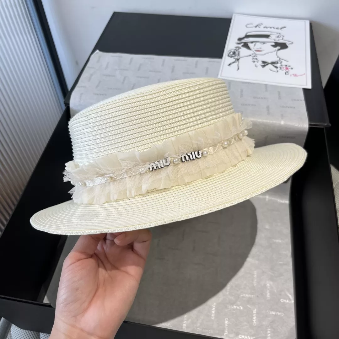 MIU MIU Caps Versatile 5733