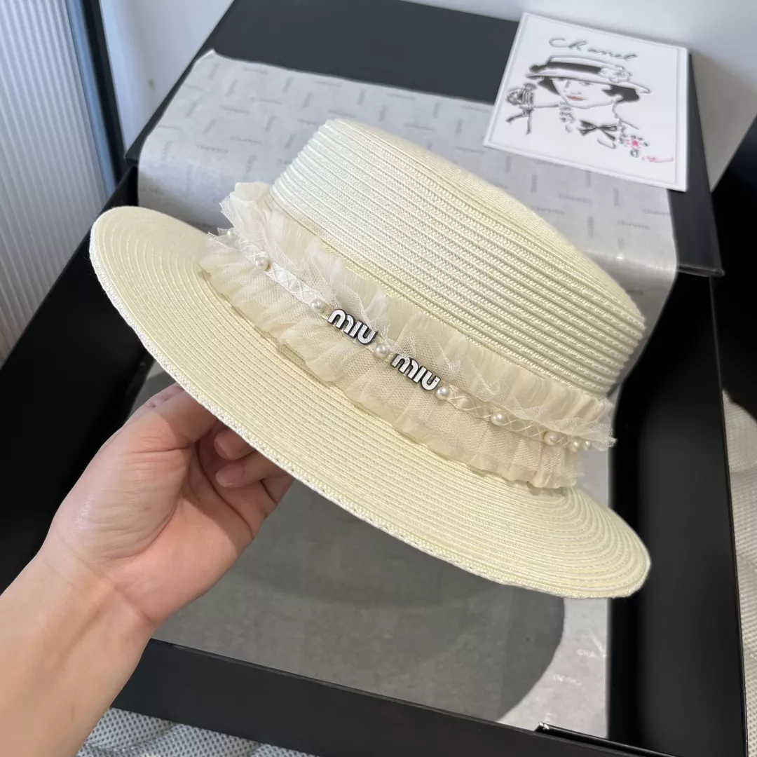 MIU MIU Caps Versatile 5733