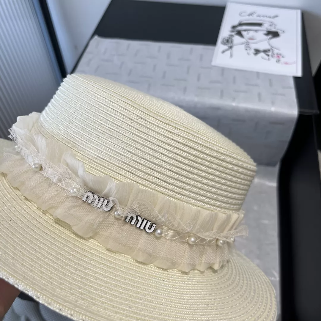 MIU MIU Caps Versatile 5733