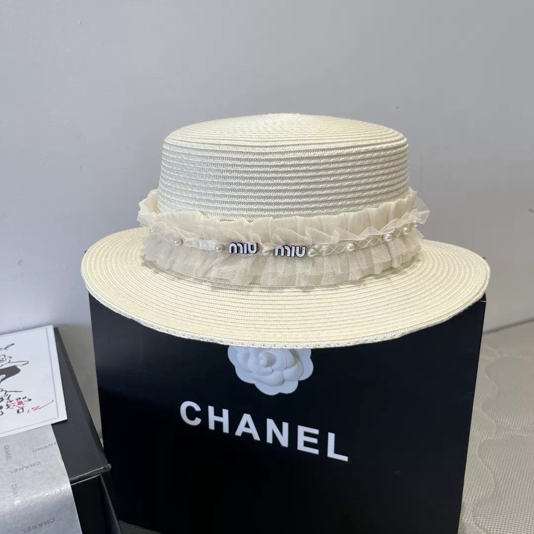 MIU MIU Caps Versatile 5733