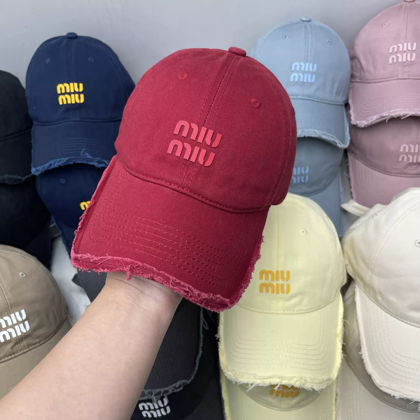 MIU MIU Caps Versatile 8712