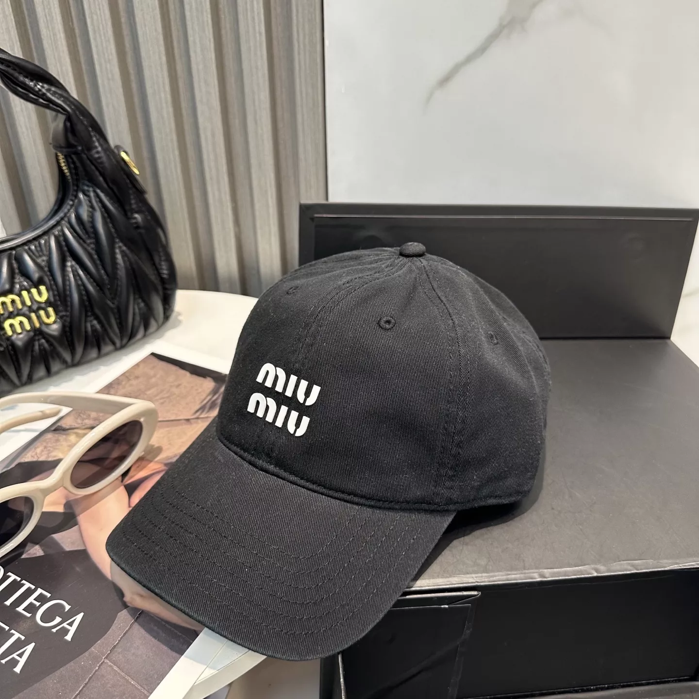 MIU MIU Caps Vibrant 1186