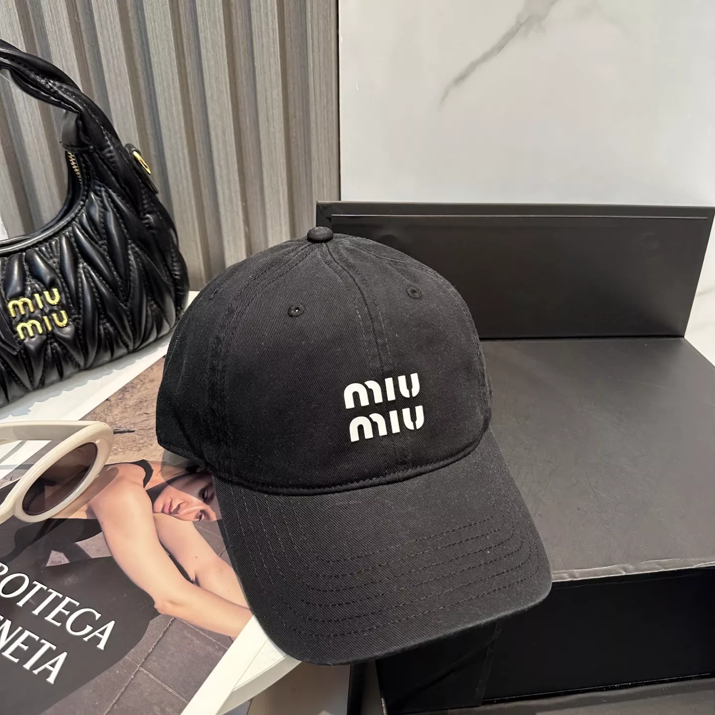 MIU MIU Caps Vibrant 1186