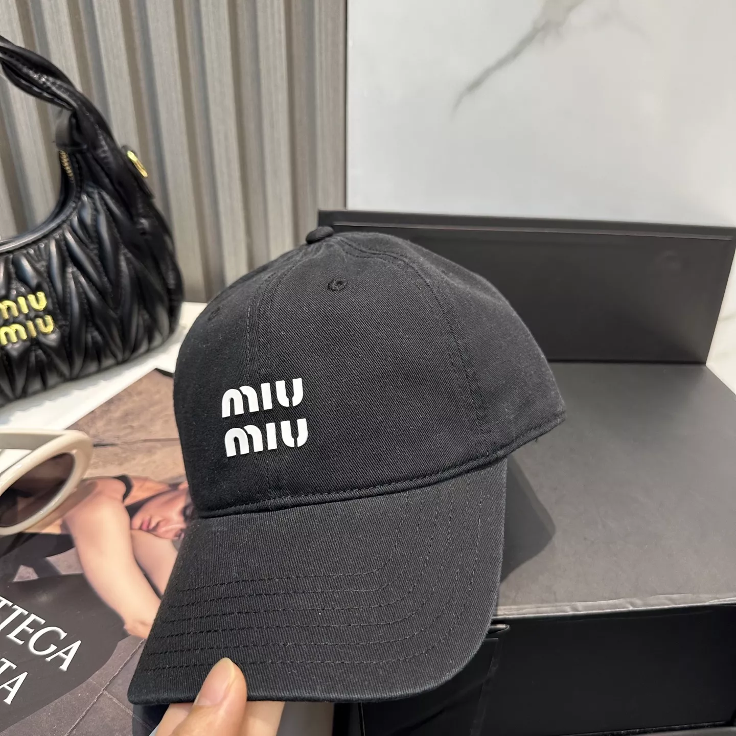 MIU MIU Caps Vibrant 1186