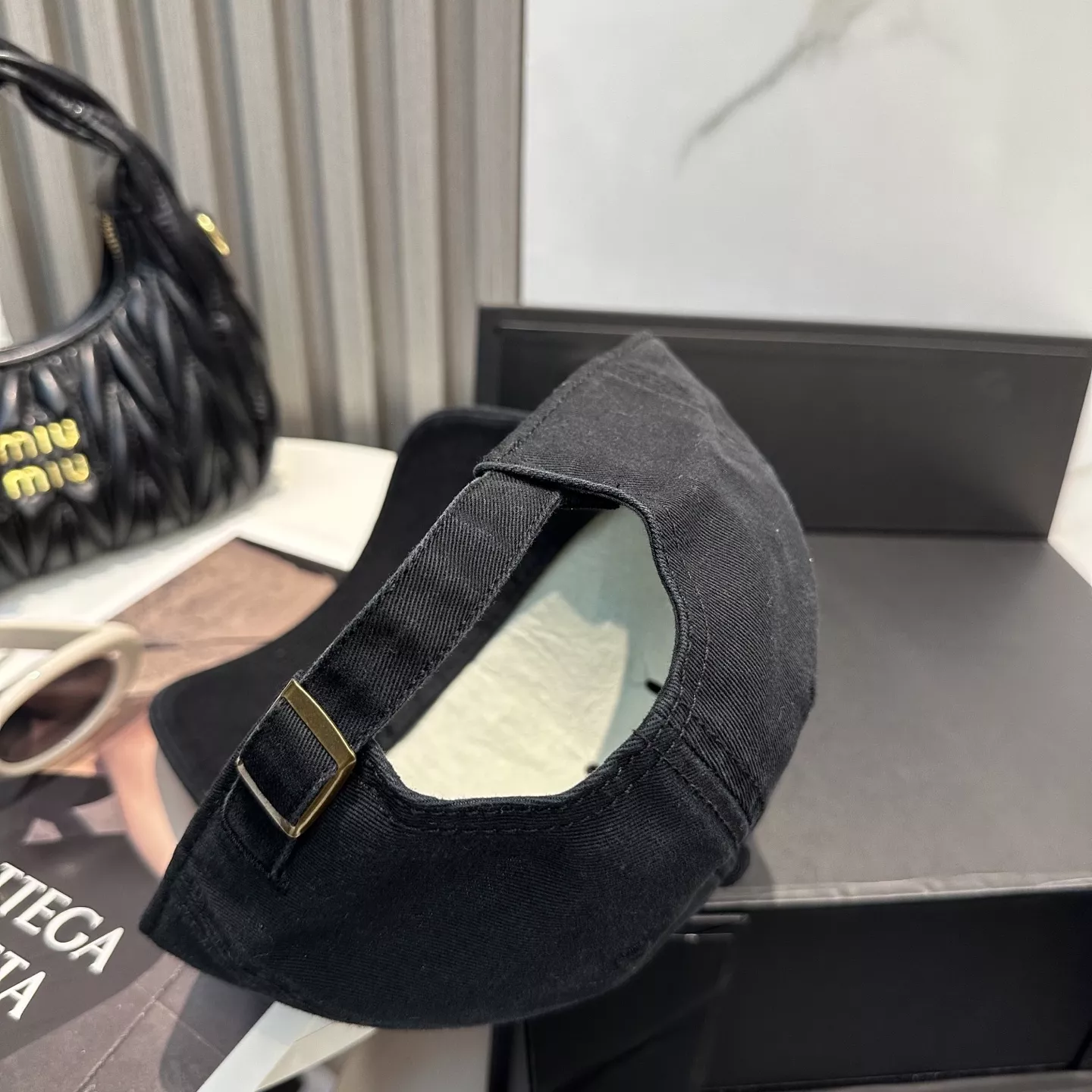 MIU MIU Caps Vibrant 1186