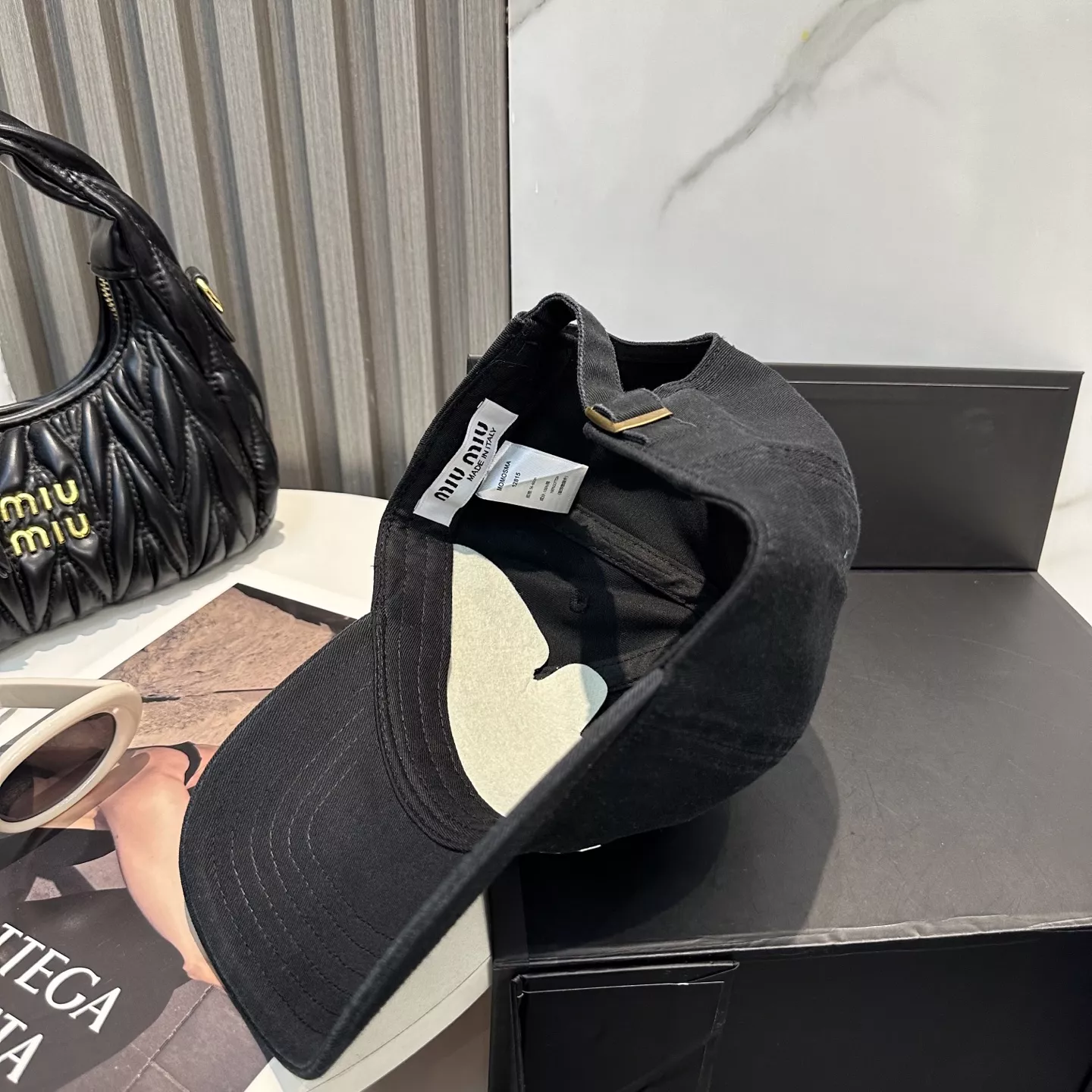 MIU MIU Caps Vibrant 1186