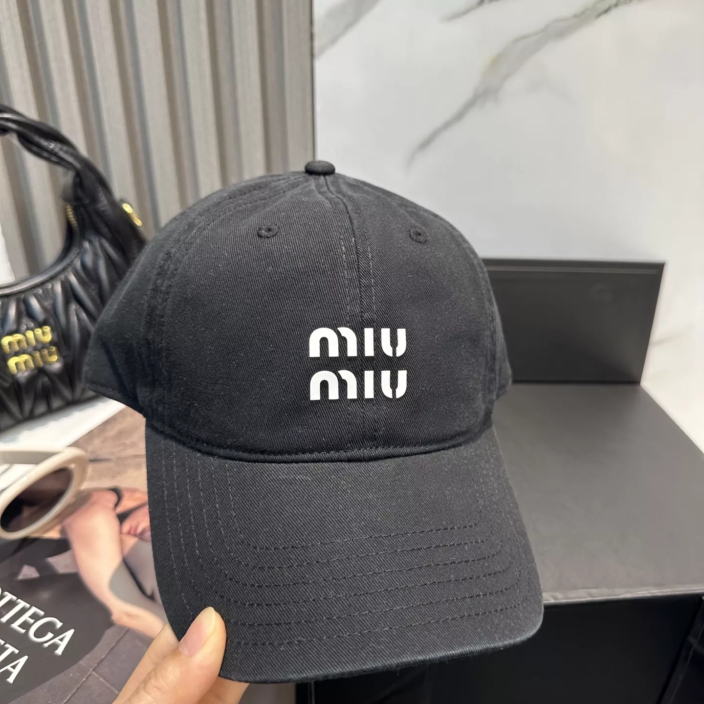 MIU MIU Caps Vibrant 1186