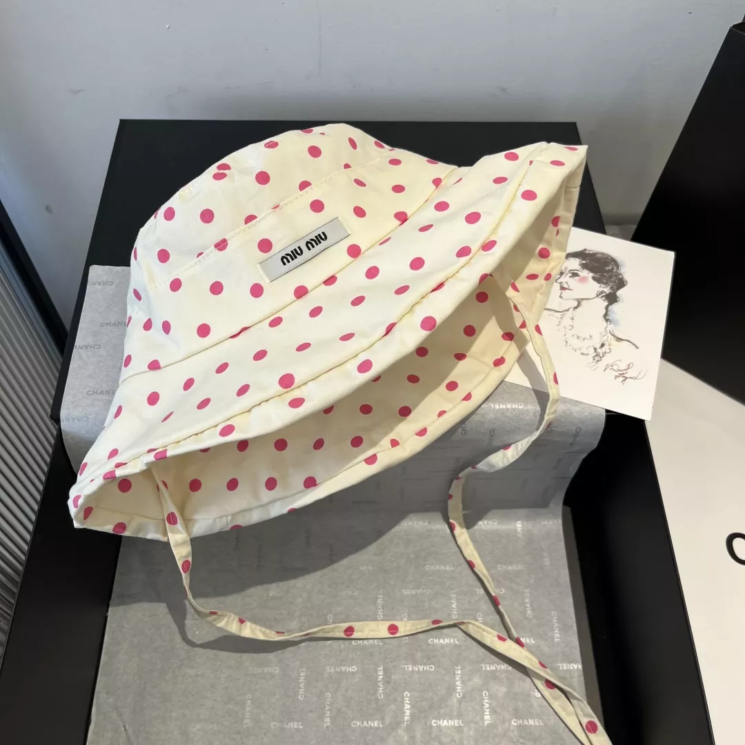 MIU MIU Caps Vibrant 4271