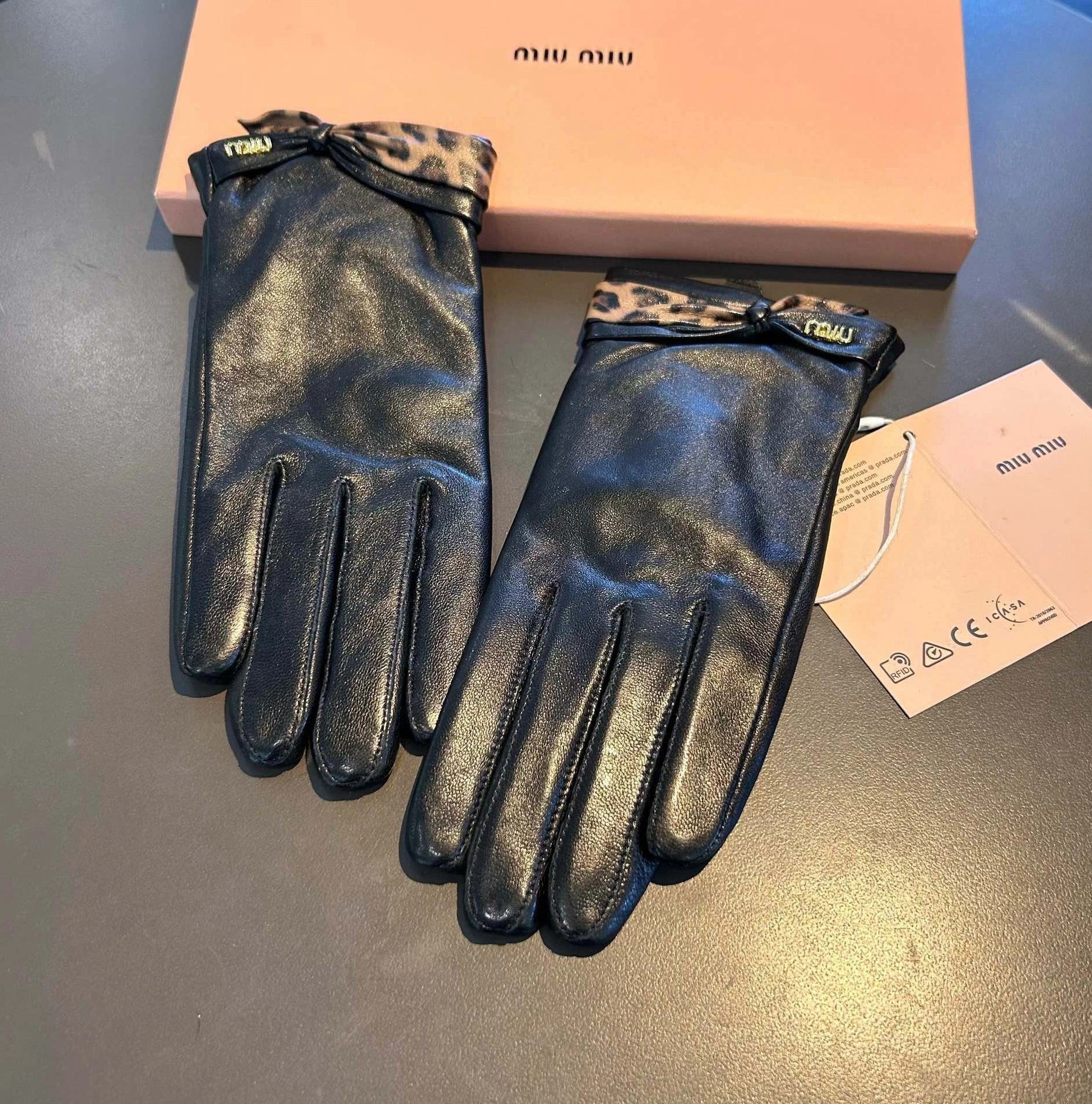 MIU MIU Gloves For Women Popular 8574