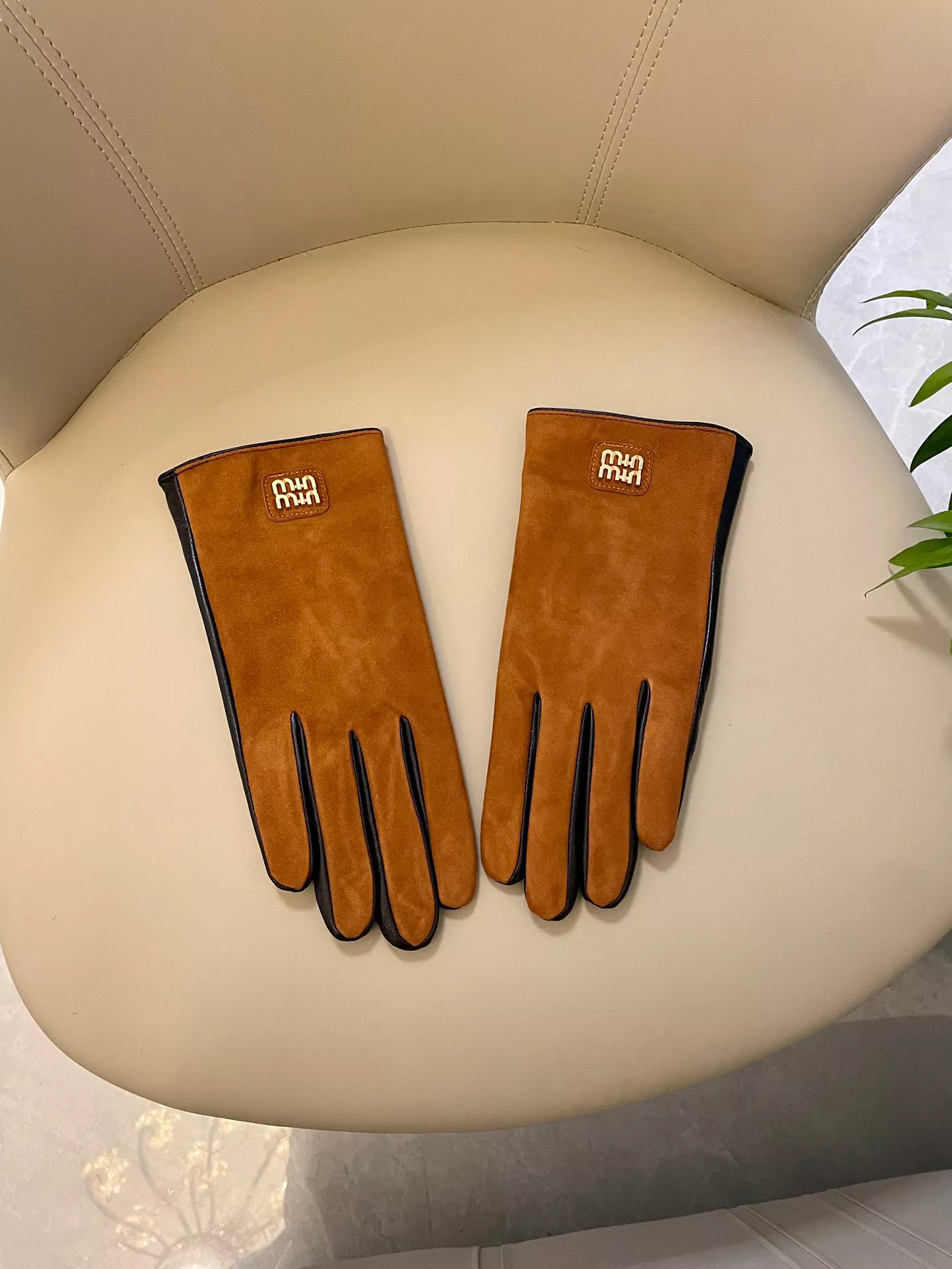MIU MIU Gloves For Women Reliable 4304