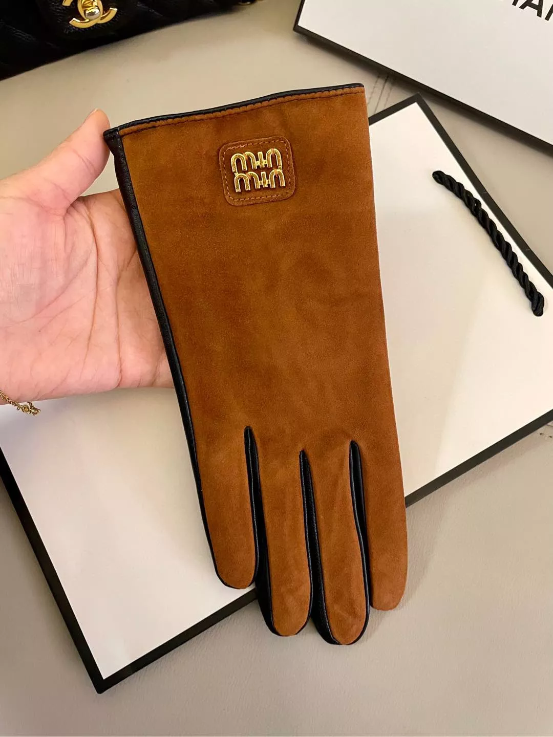 MIU MIU Gloves For Women Reliable 4304