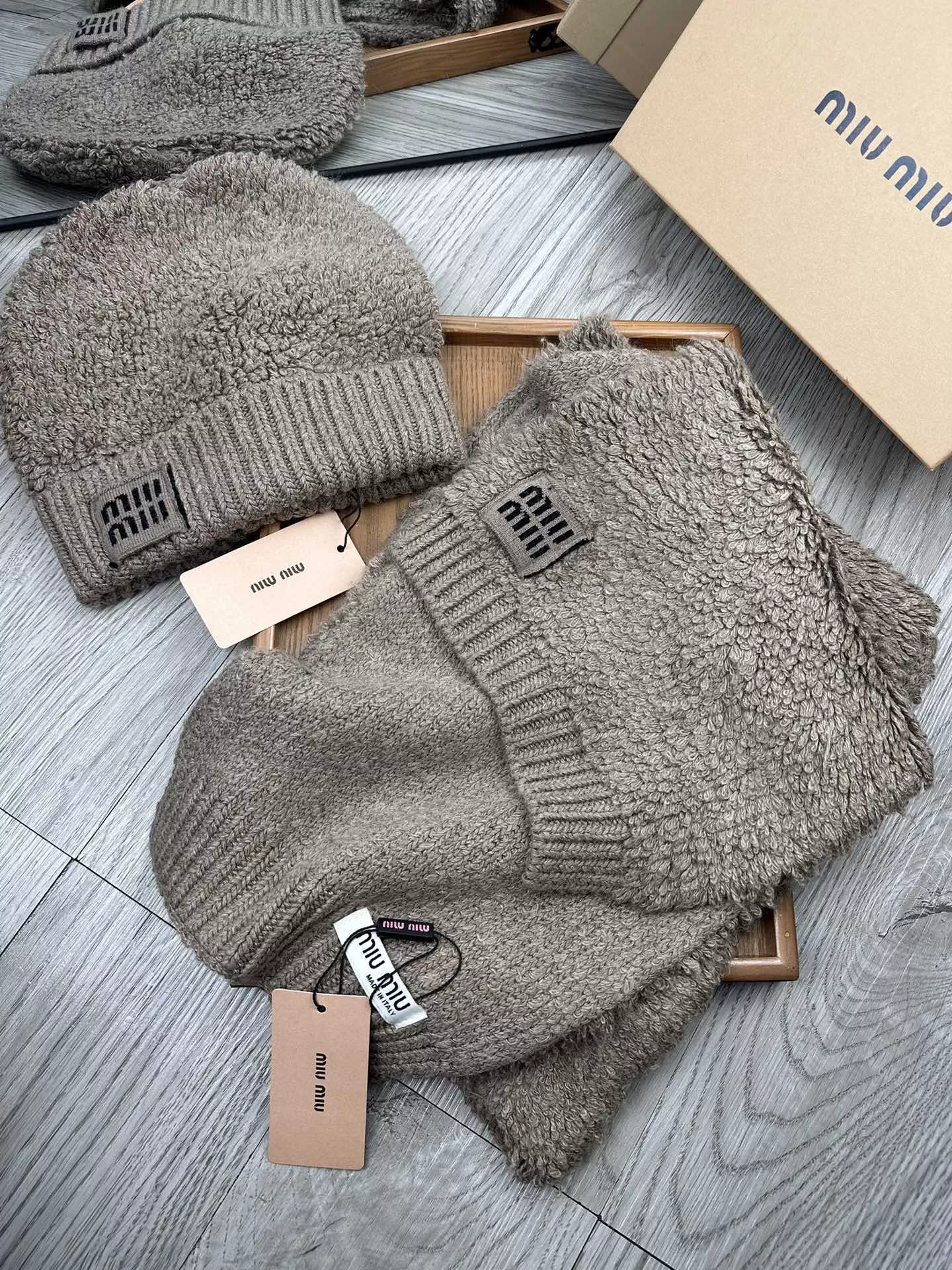 MIU MIU Hat and Scarf Set Compact 9686