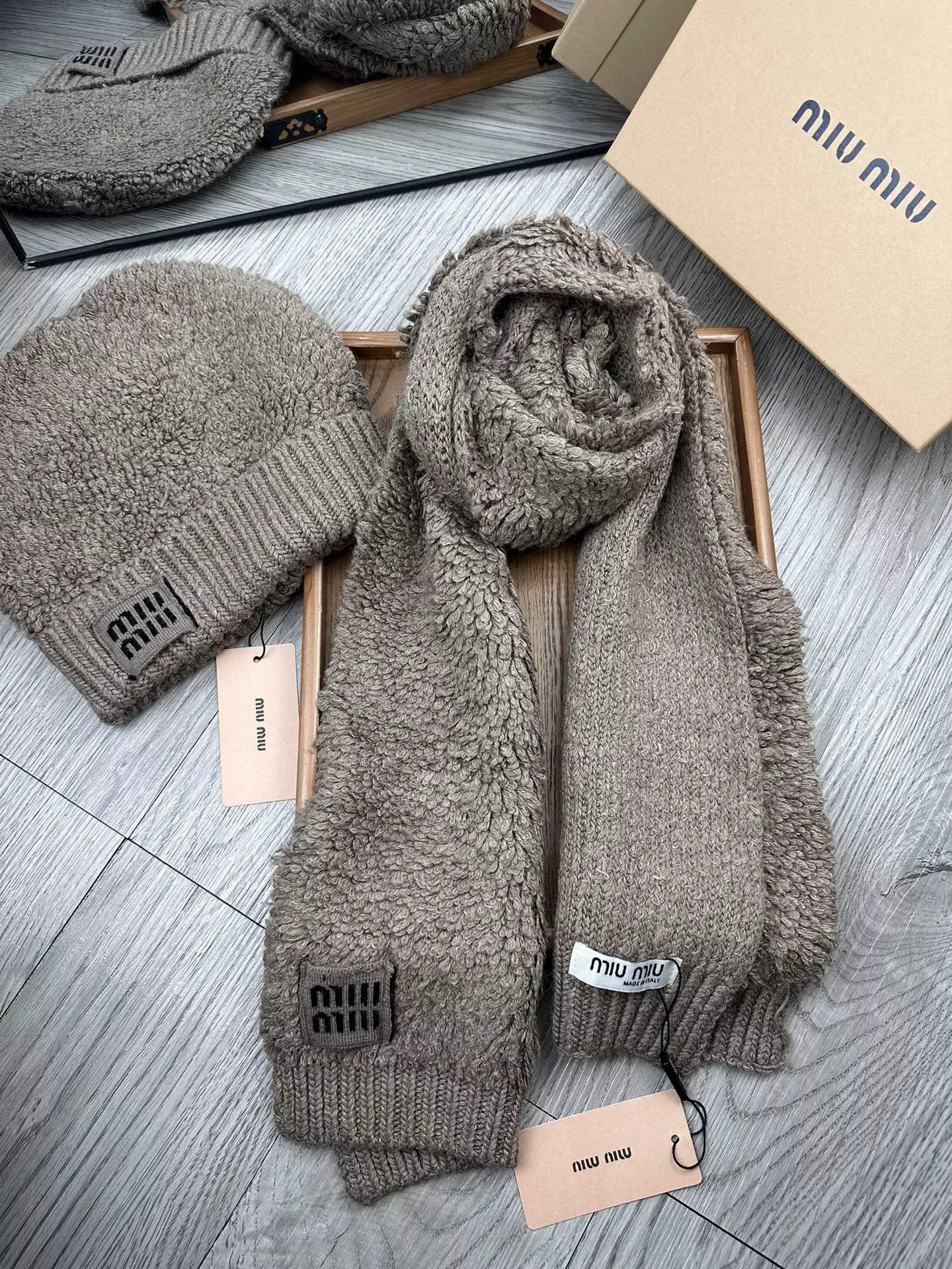 MIU MIU Hat and Scarf Set Compact 9686