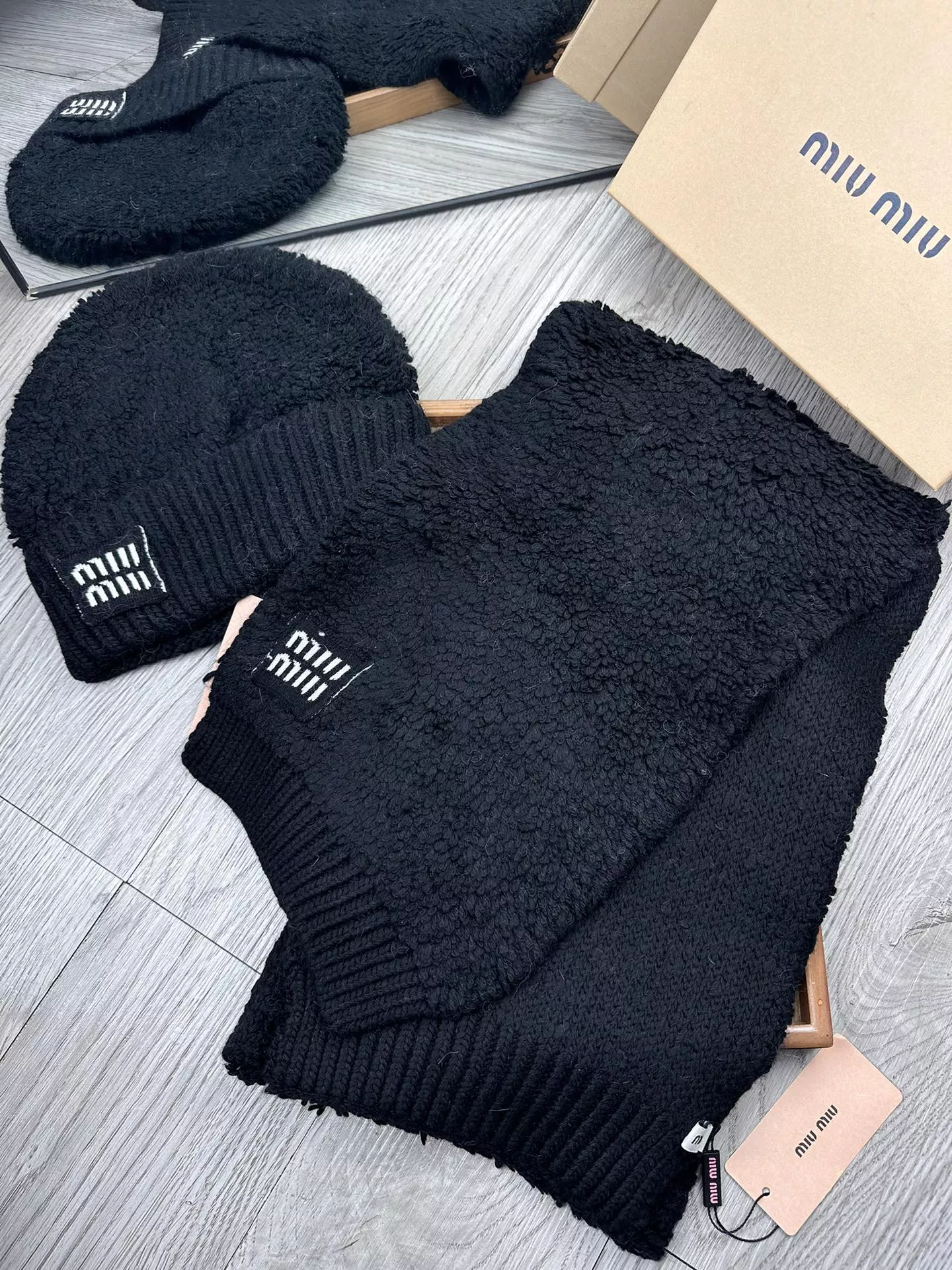 MIU MIU Hat and Scarf Set Trendy 5393