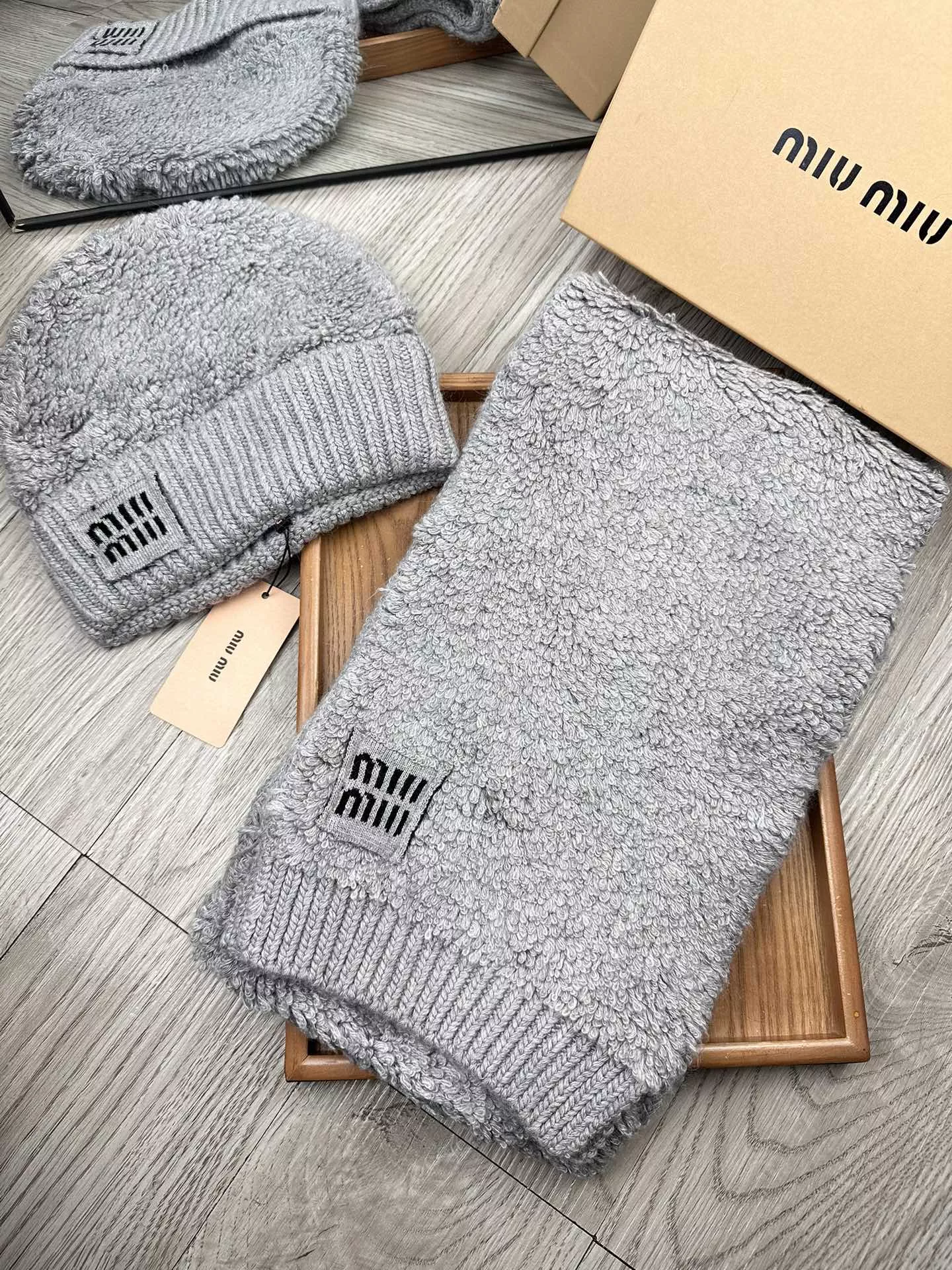 MIU MIU Hat and Scarf Set UrbanStyle 9143