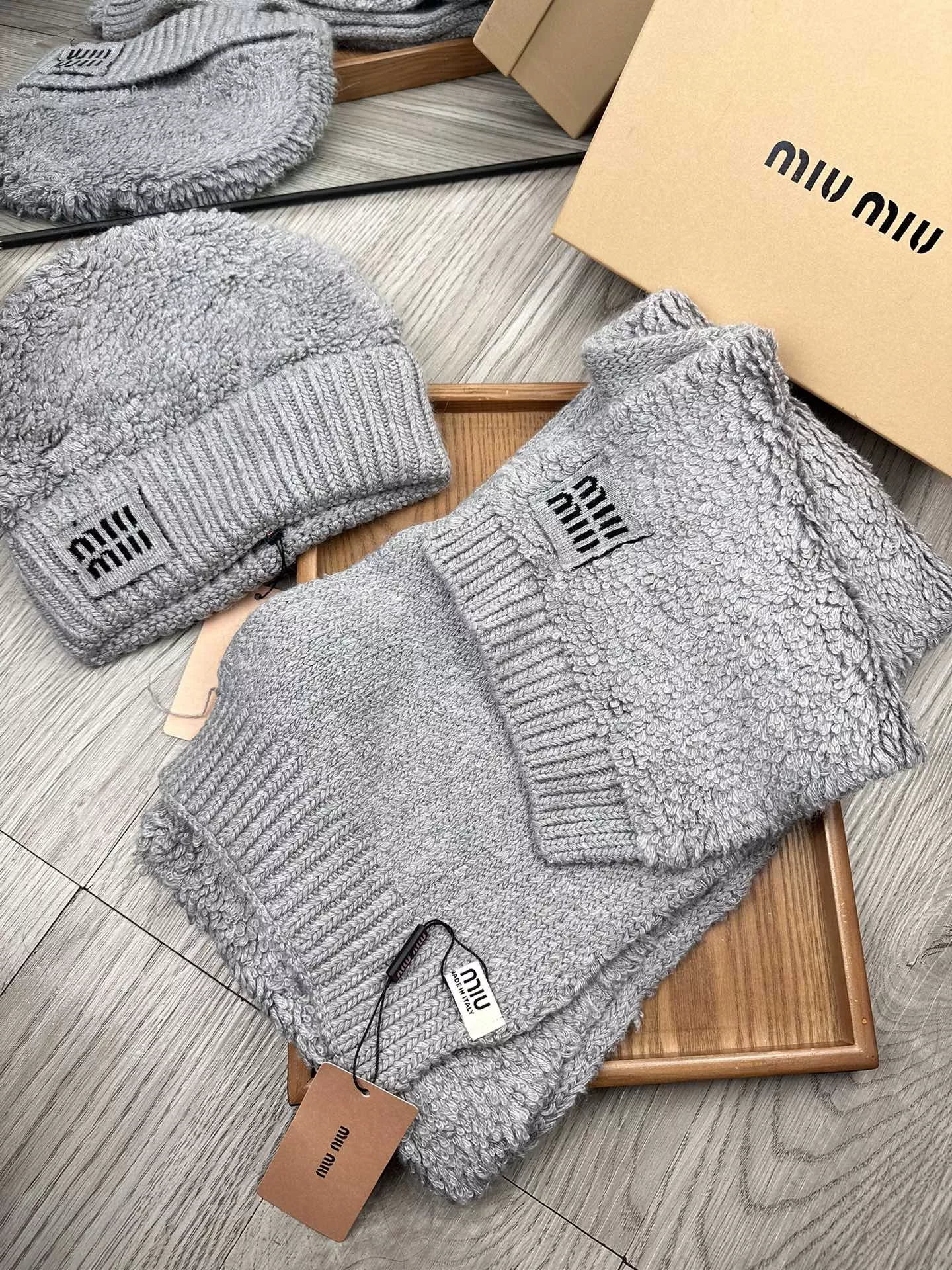 MIU MIU Hat and Scarf Set UrbanStyle 9143