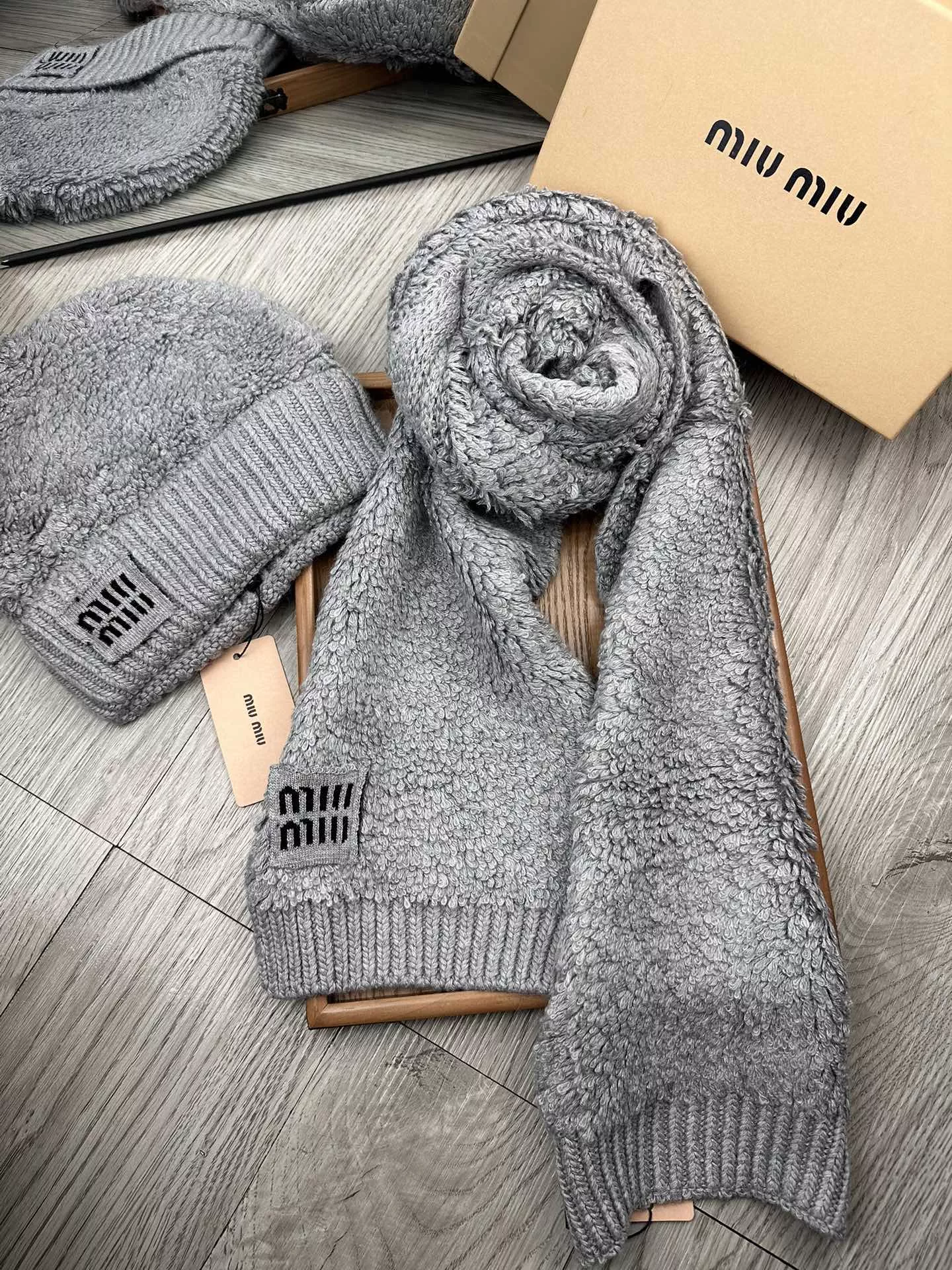 MIU MIU Hat and Scarf Set UrbanStyle 9143