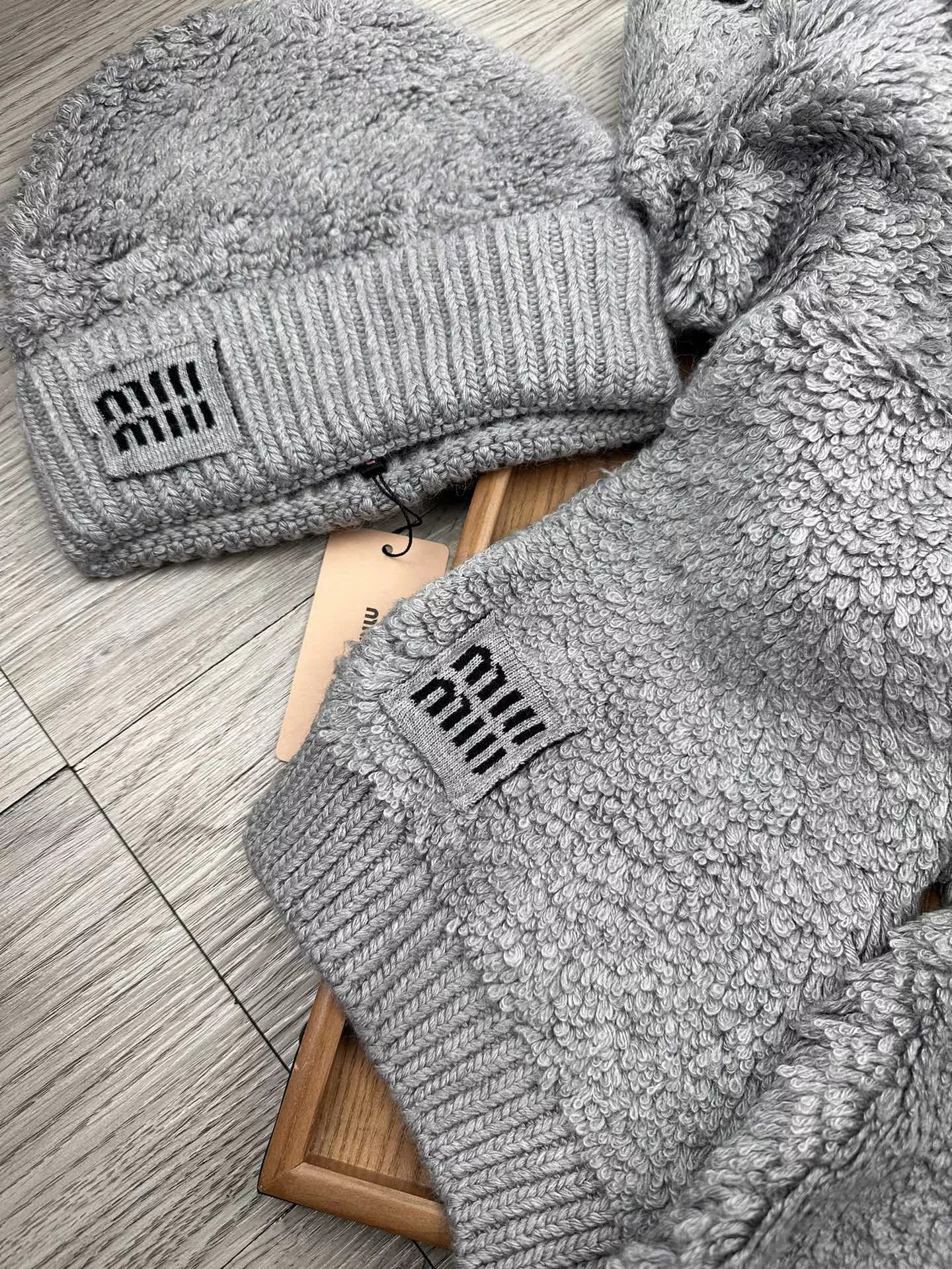 MIU MIU Hat and Scarf Set UrbanStyle 9143