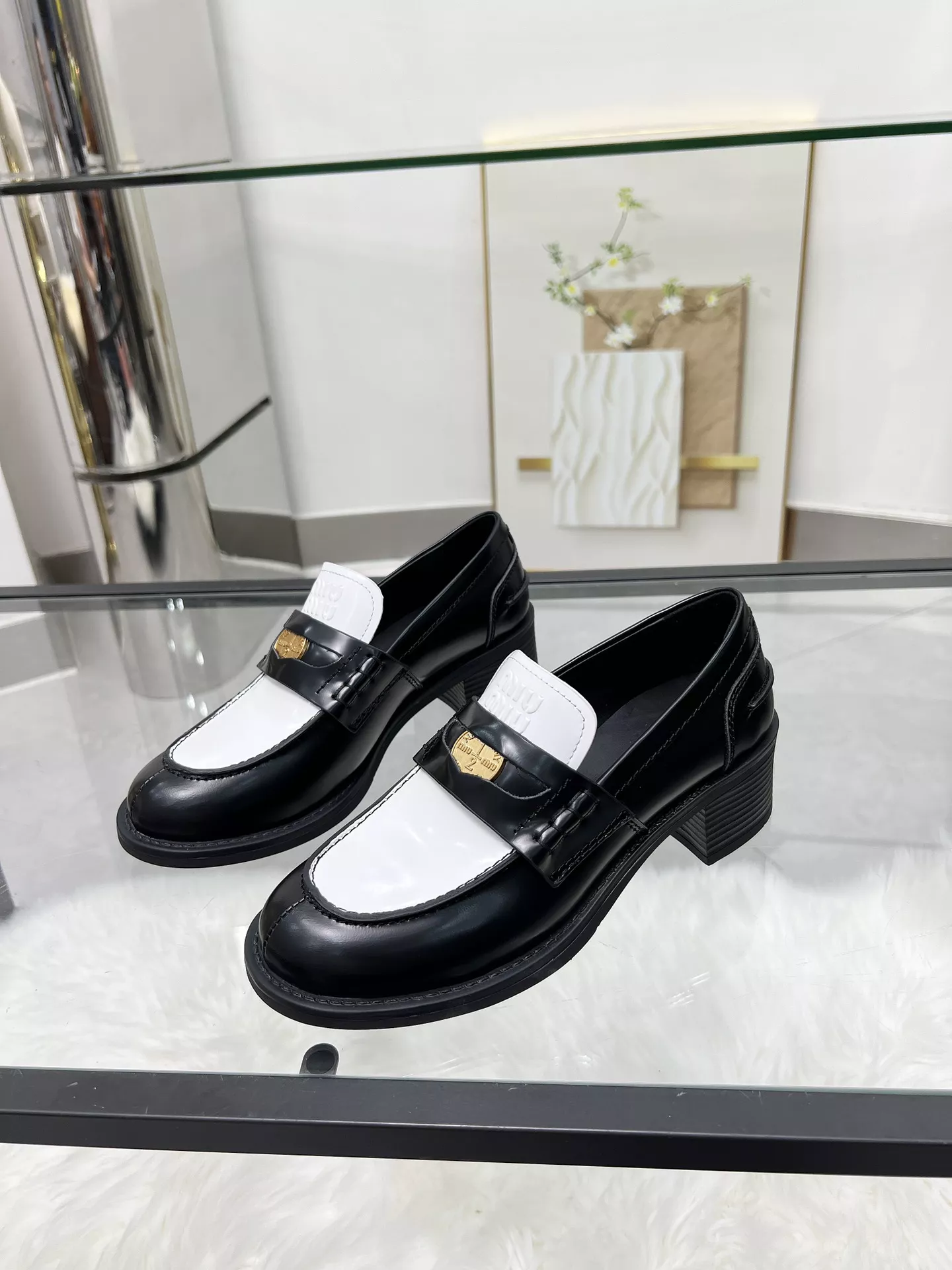 MIU MIU Leather Shoes For Women Durable 4494