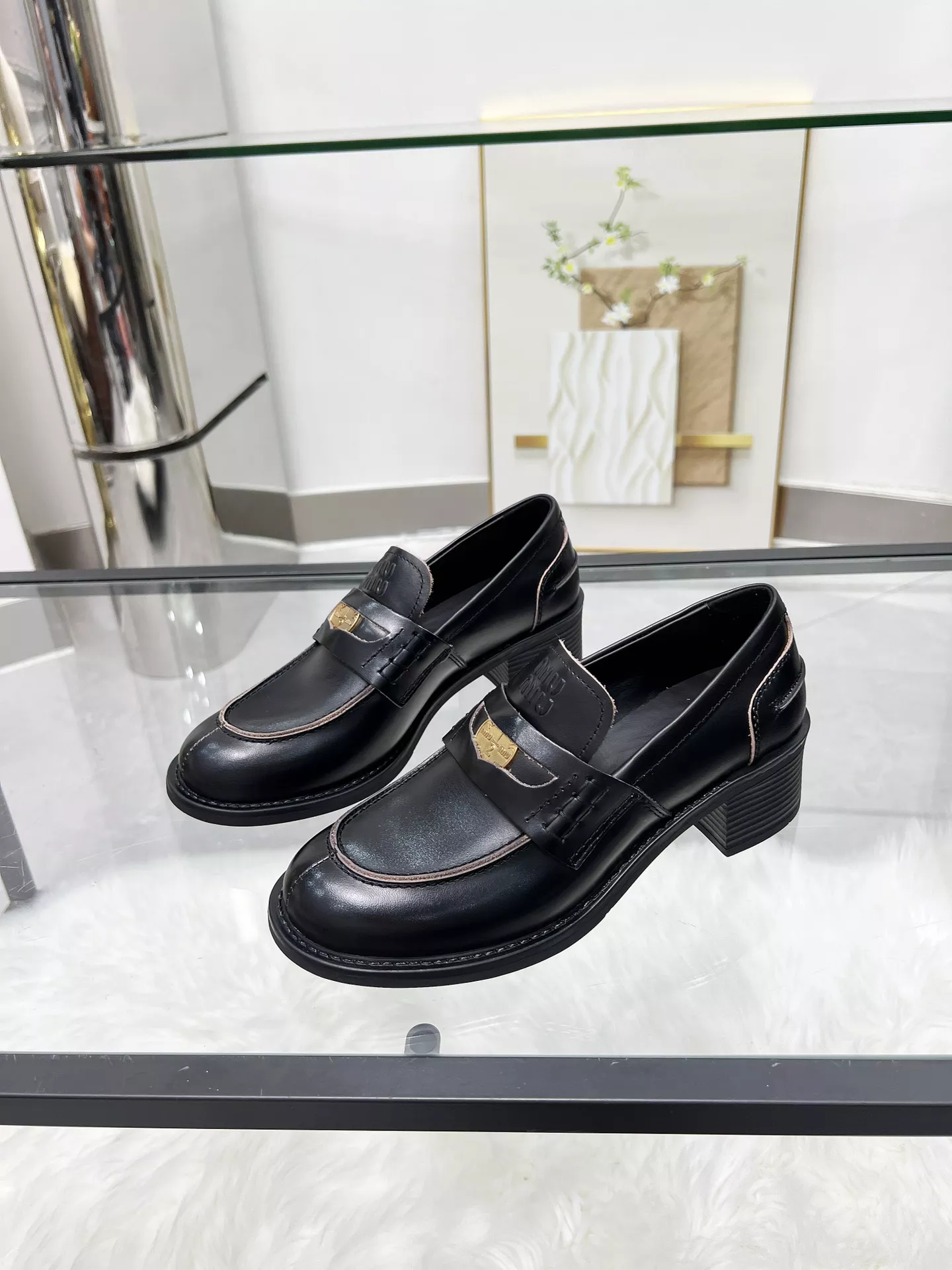 MIU MIU Leather Shoes For Women Sophisticated 9044