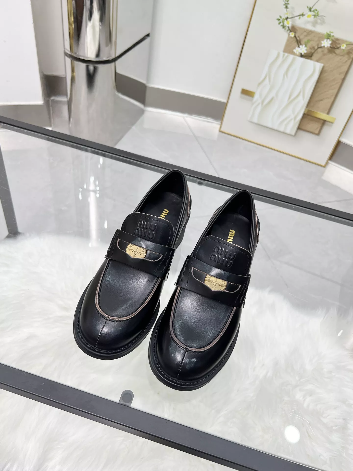 MIU MIU Leather Shoes For Women Sophisticated 9044